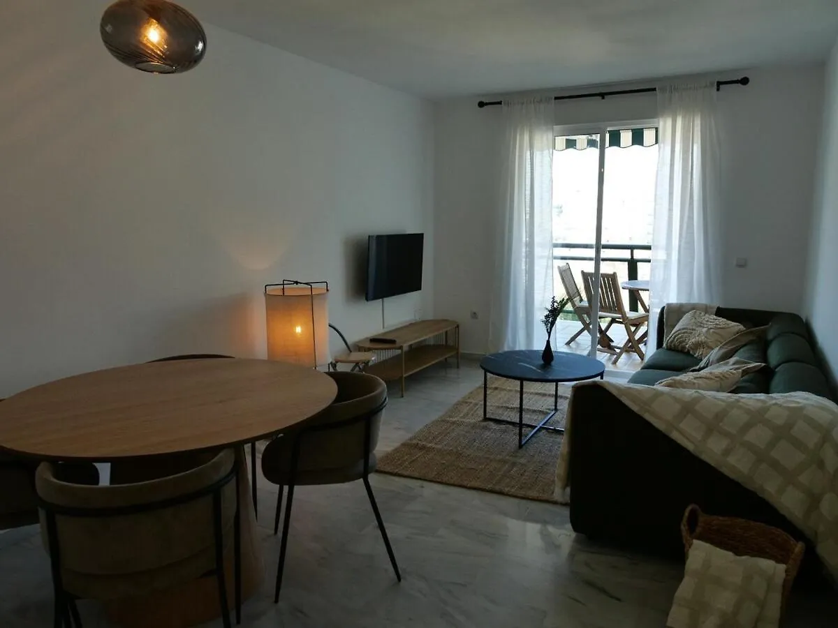 דירות בנאלמדנה Sunset Views 2Br High Floor Gem